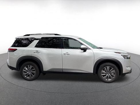 Used 2025 Nissan Pathfinder SV AWD/4WD image 14