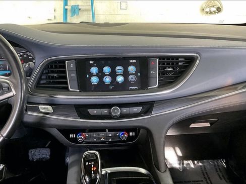 Used 2018 Buick Enclave Essence image 19