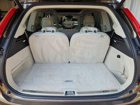 Used 2016 Volvo XC90 T6 Momentum w/ Momentum Plus Package AWD/4WD image 34