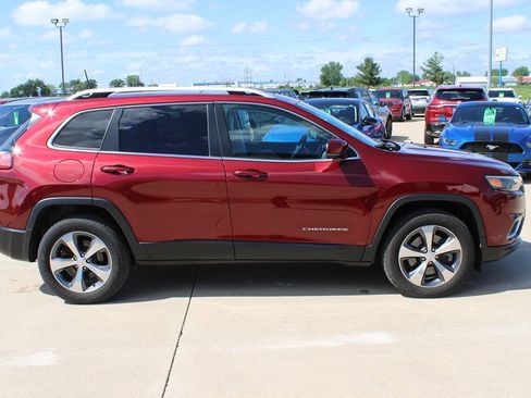 Used 2019 Jeep Cherokee Limited AWD/4WD image 4