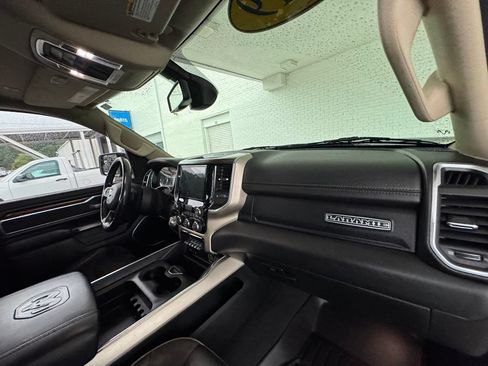 Used 2019 RAM 1500 Laramie AWD/4WD image 17