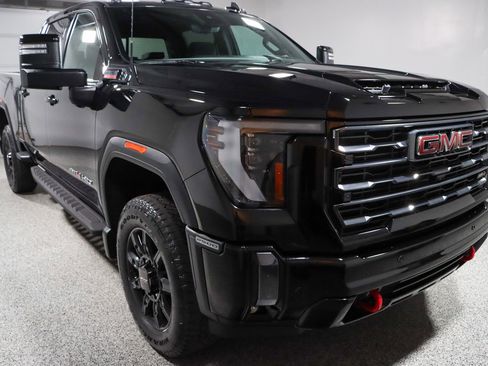 Used 2024 GMC Sierra 2500 AT4 w/ AT4 Premium Plus Package AWD/4WD image 5