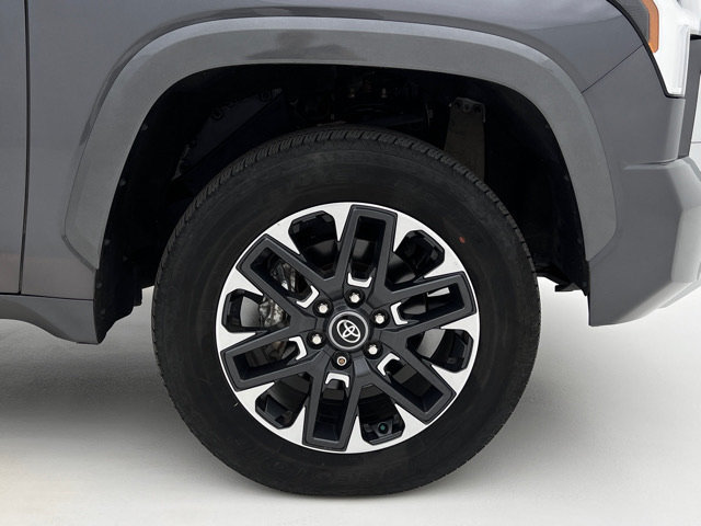 Used 2025 Toyota Tundra Limited AWD/4WD image 30