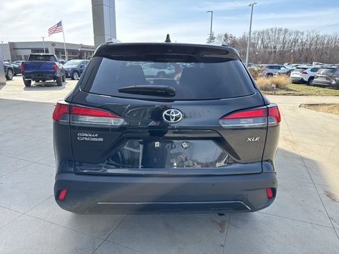 Used 2025 Toyota Corolla Cross XLE image 6