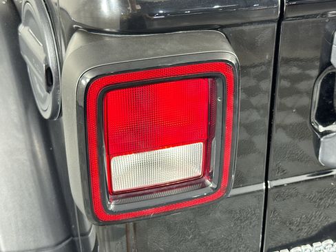 Used 2021 Jeep Wrangler Unlimited Rubicon w/ Uconnect 4C Nav & Sound Group image 65