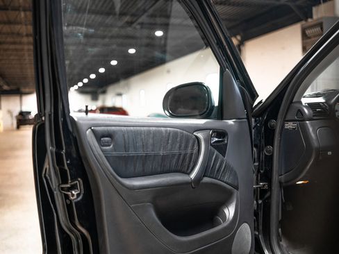 Used 2001 Mercedes-Benz ML 55 AMG 4MATIC image 31