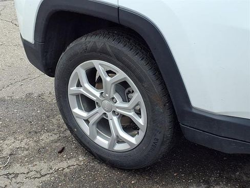 Used 2024 Jeep Compass Latitude AWD/4WD image 8