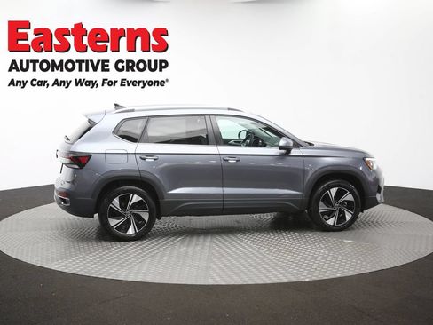 Used 2025 Volkswagen Taos SE AWD/4WD image 42