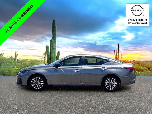 Certified 2025 Nissan Altima 2.5 SV FWD image 3