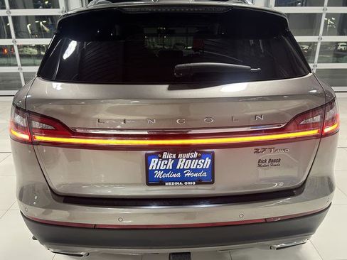 Used 2020 Lincoln Nautilus Reserve w/ Equipment Group 202A image 9