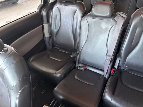 Used 2026 Kia Carnival FWD image 41