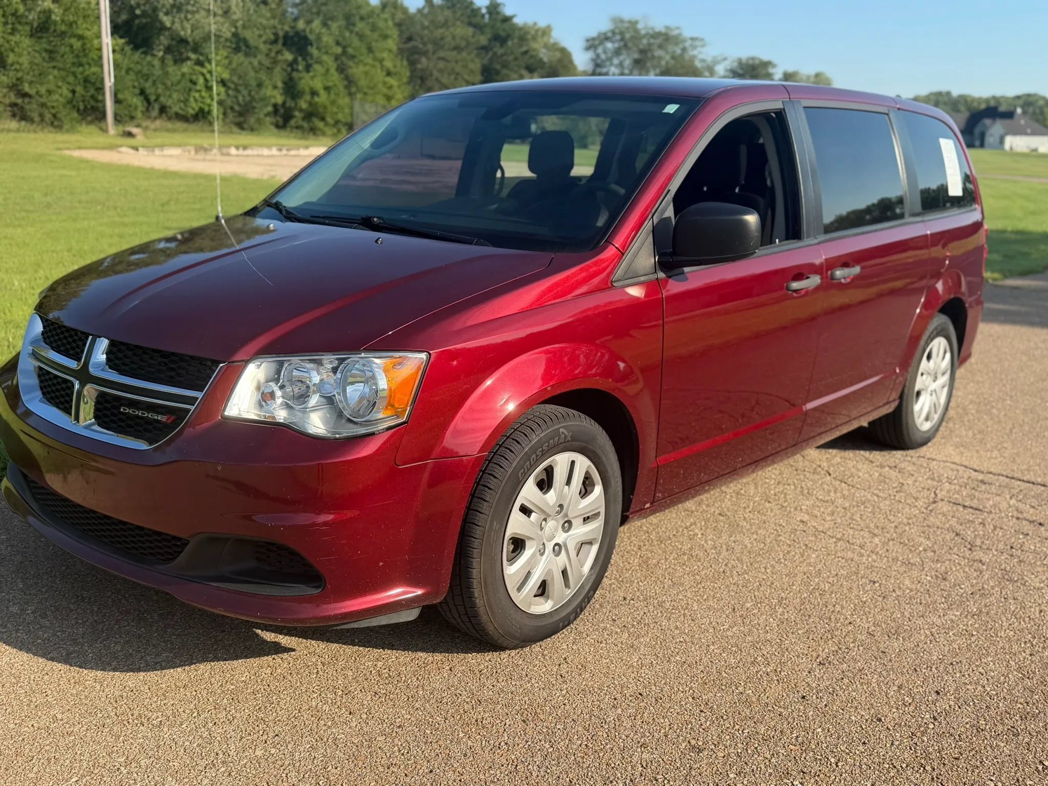 Used 2019 Dodge Grand Caravan SE FWD image 5