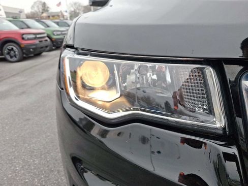 Used 2022 Jeep Grand Cherokee Limited image 9