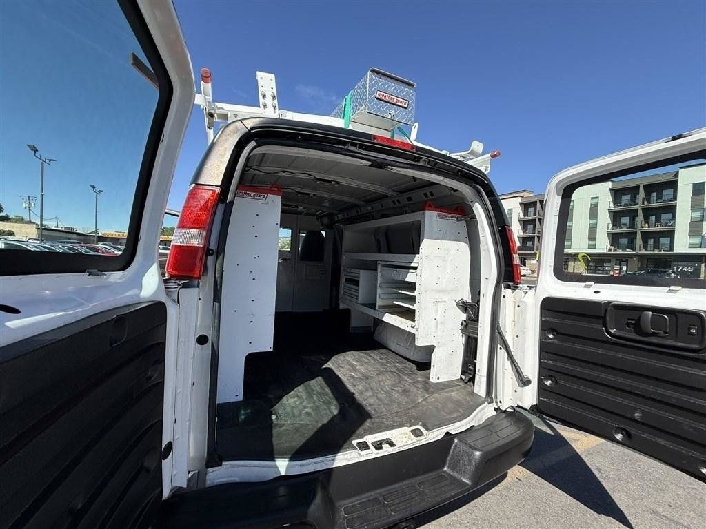 Used 2015 Chevrolet Express 2500 RWD image 23