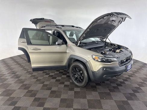 Used 2019 Jeep Cherokee Trailhawk AWD/4WD image 15