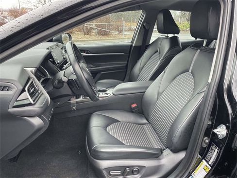 Used 2021 Toyota Camry LE image 18