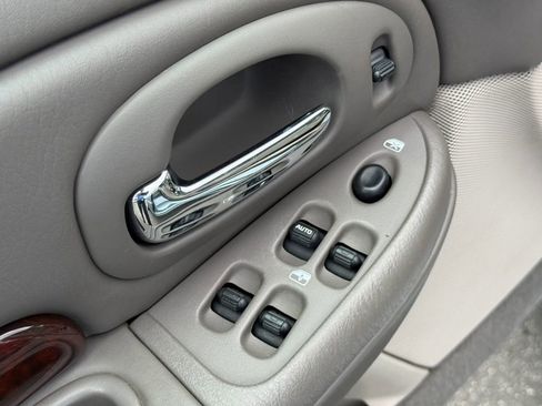 Used 2004 Chrysler 300M FWD image 16