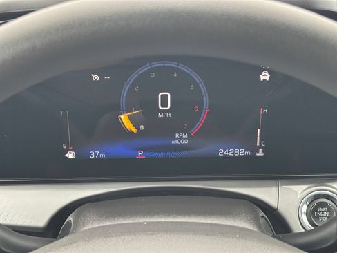 Used 2025 Chevrolet Trax LT FWD image 40