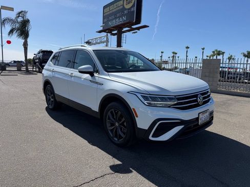 Used 2023 Volkswagen Tiguan SE FWD image 1