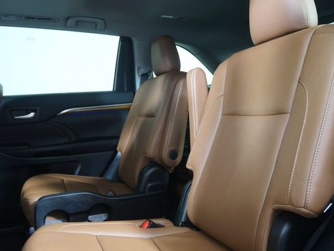 Used 2019 Toyota Highlander Limited FWD image 15