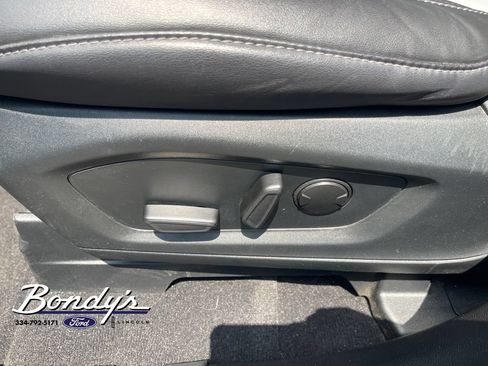 Used 2023 Ford Explorer XLT w/ Equipment Group 202A RWD image 9