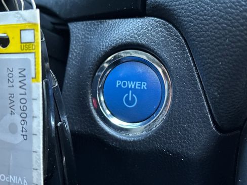 Used 2021 Toyota RAV4 XLE w/ Convenience Package AWD/4WD image 24