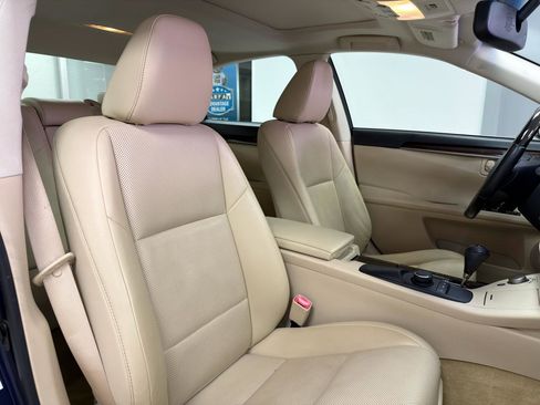 Used 2014 Lexus ES 350 w/ Premium Package FWD image 12