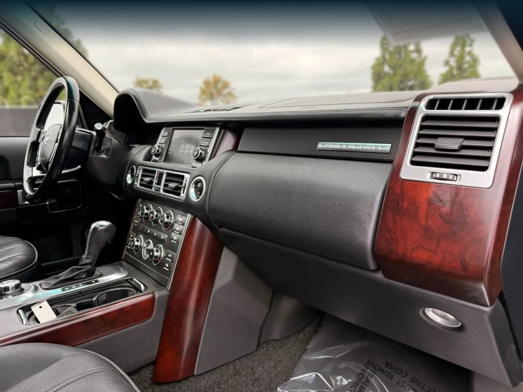 Used 2011 Land Rover Range Rover HSE LUX AWD/4WD image 19