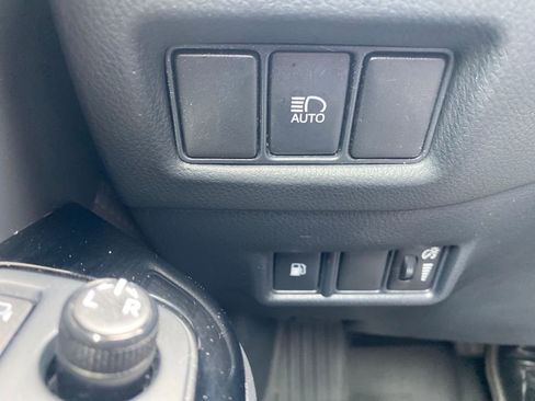 Used 2022 Toyota C-HR Limited FWD image 16