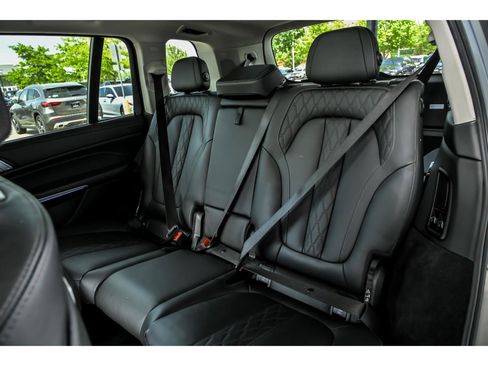 Used 2025 BMW X7 xDrive40i AWD/4WD image 14