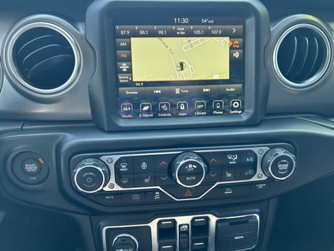 Used 2023 Jeep Wrangler Unlimited Rubicon 4xe w/ Cold Weather Group AWD/4WD image 28