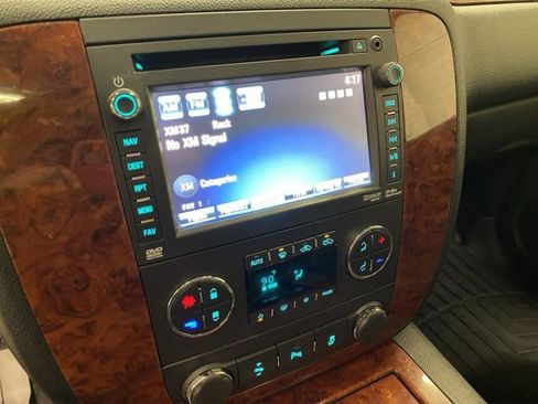 Used 2013 Chevrolet Avalanche LTZ image 12