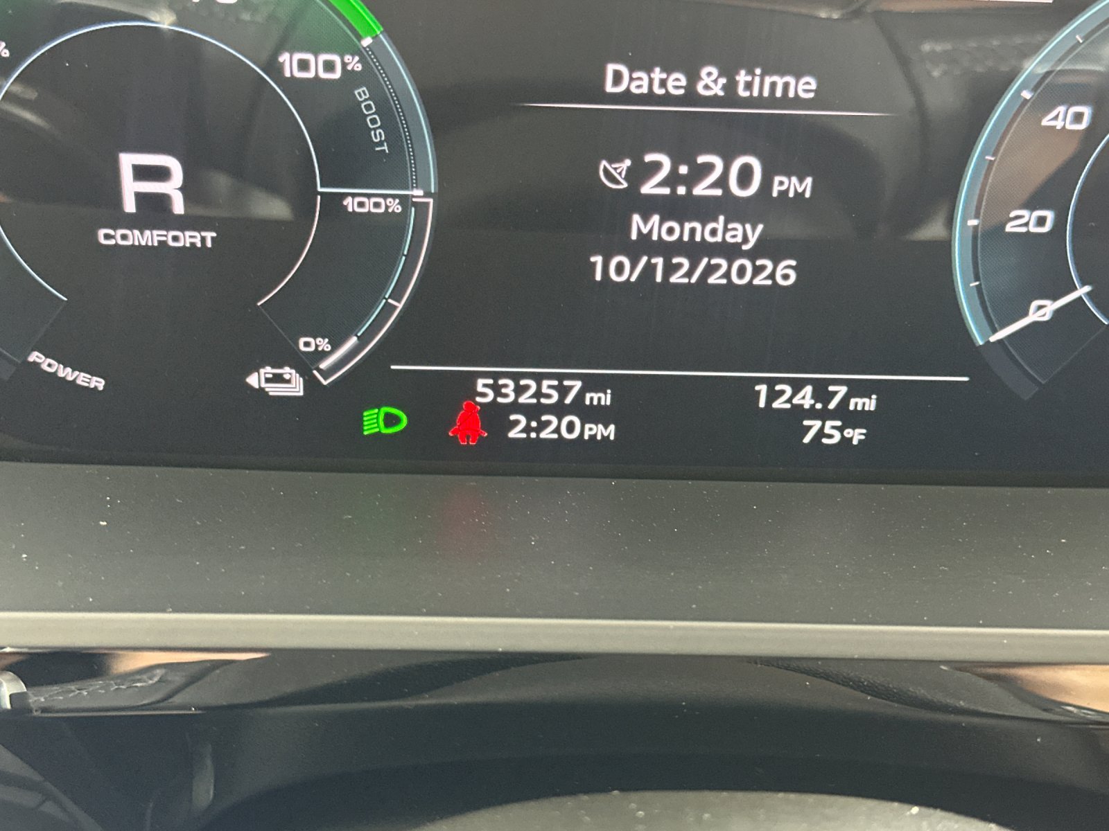 Used 2024 Audi Q8 e-tron Premium Plus AWD/4WD image 27