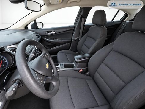 Used 2016 Chevrolet Cruze LT w/ Convenience Package FWD image 7
