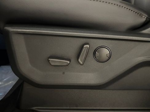 New 2026 Ford F250 Lariat w/ Black Appearance Package image 25