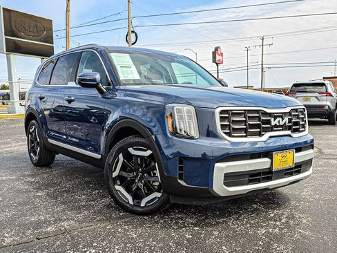 Used 2025 Kia Telluride S image 1