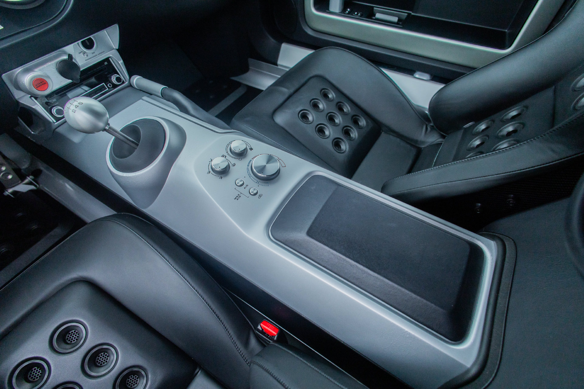 Used 2006 Ford GT RWD image 76