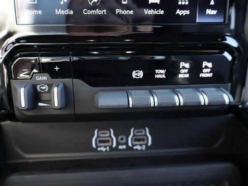 Used 2025 RAM 2500 Laramie image 29