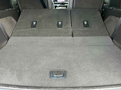 Used 2024 Cadillac Escalade Premium Luxury image 20