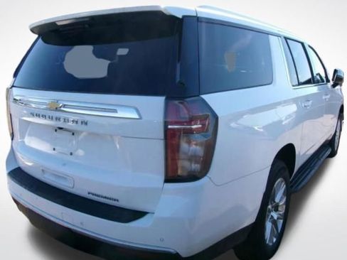 Used 2023 Chevrolet Suburban Premier image 2
