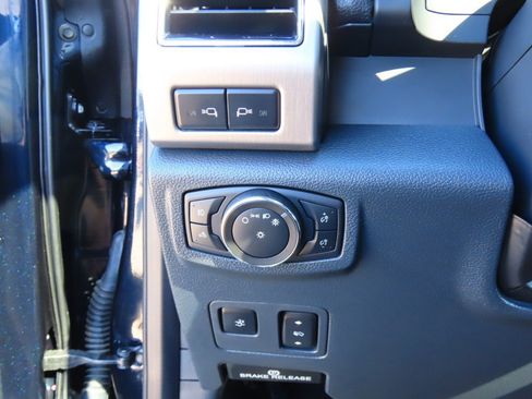 Used 2022 Ford F250 Platinum w/ FX4 Off-Road Package image 28