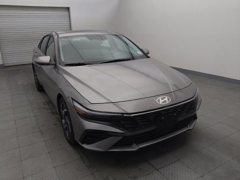Used 2025 Hyundai Elantra SEL FWD image 14