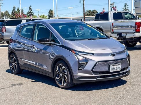 Used 2023 Chevrolet Bolt LT w/ Infotainment Package FWD image 5