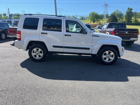Used 2012 Jeep Liberty Sport w/ Popular Equipment Group AWD/4WD image 5