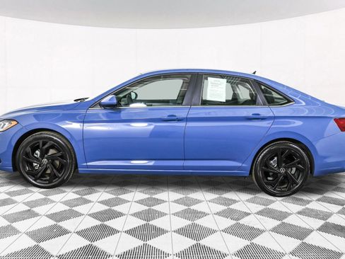 Used 2025 Volkswagen Jetta SE w/ Black Wheel Package image 19