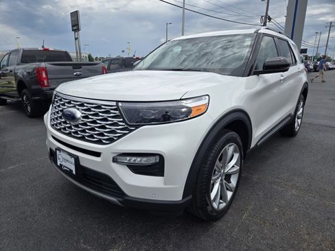Certified 2023 Ford Explorer Platinum w/ Technology Package AWD/4WD image 4