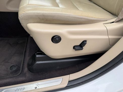 Used 2017 Jeep Grand Cherokee Limited w/ Trailer Tow Group IV image 12