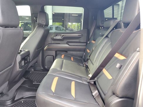 Used 2024 GMC Sierra 1500 AT4 w/ Technology Package AWD/4WD image 11