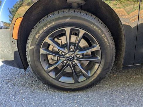 Certified 2020 Chrysler Pacifica Touring-L w/ Advanced Safetytec Group image 28