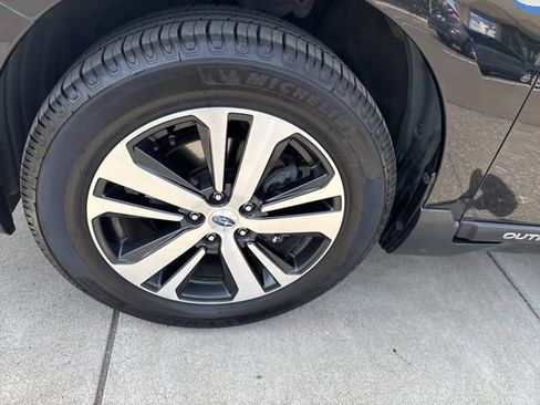 Used 2019 Subaru Outback 3.6R Limited AWD/4WD image 17